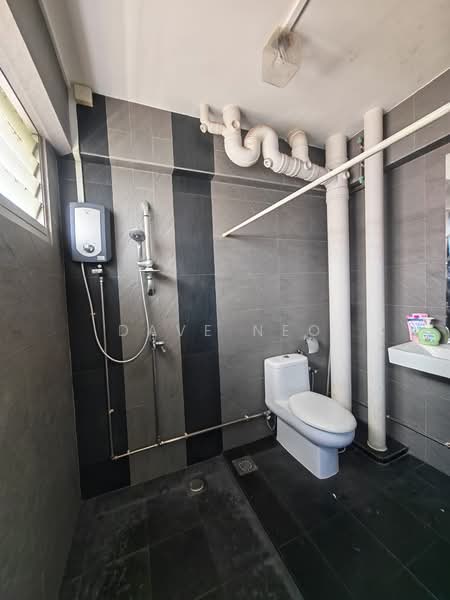 228 Bishan Street 23, 228 Bishan Street 23, 3 Bedrooms, 1,105 sqft, HDB Flat For Rent, by Dave Neo, 500176987 - Bathroom - PropertyGuru.com.sg