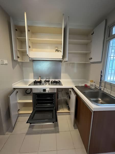 The Raintree, 97 Bukit Drive, 3 Bedrooms, 1,313 sqft, Condominium For Rent, by Sze Hwee, 500176988 - Kitchen - PropertyGuru.com.sg