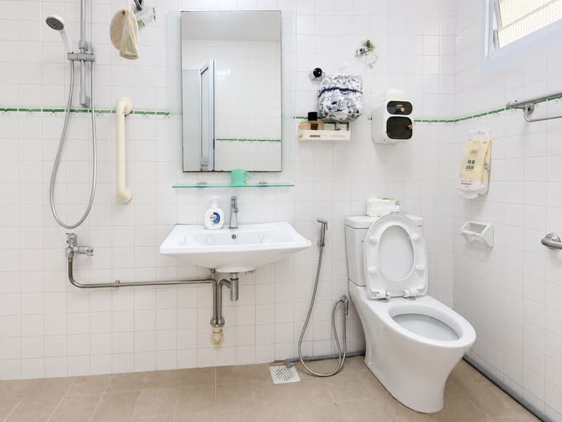 128 Bishan Street 12, 128 Bishan Street 12, 3 Bedrooms, 1,302 sqft, HDB Flat For Sale, by Joey Tan, 500177006 - Bathroom - PropertyGuru.com.sg