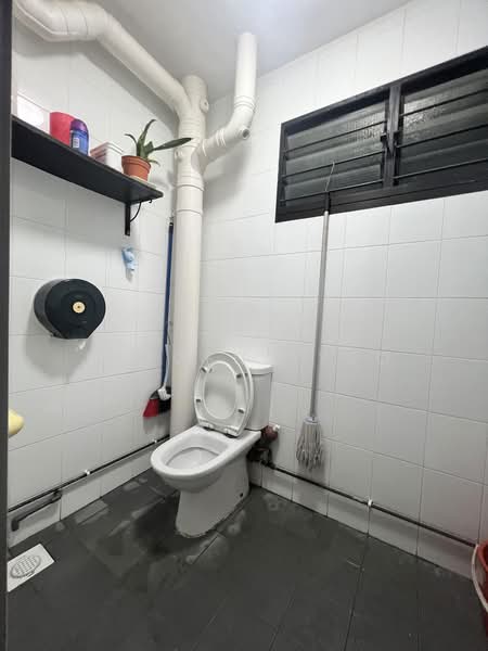 635 Hougang Avenue 8, 635 Hougang Avenue 8, Room Rental, 200 sqft, HDB Flat For Rent, by Vincent Yeo, 500177010 - Bathroom - PropertyGuru.com.sg