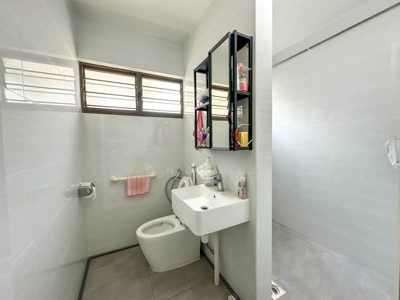 215 Petir Road, 215 Petir Road, 4 Bedrooms, 1,378 sqft, HDB Flat For Sale, by Yong Jia, 500177018 - Bathroom - PropertyGuru.com.sg