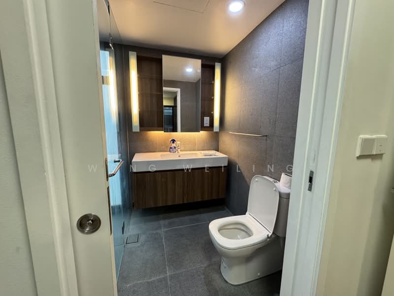 Hijauan, 63 Cavenagh Road, 2 Bedrooms, 1,001 sqft, Apartment For Sale, by Wong Weiling, 500177022 - Bathroom - PropertyGuru.com.sg