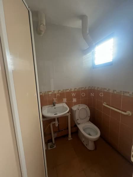 706 Clementi West Street 2, 706 Clementi West Street 2, Room Rental, 150 sqft, HDB Flat For Rent, by Faith Wong 王蕙蕙, 500177027 - Bathroom - PropertyGuru.com.sg