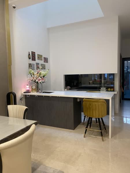 Eng Kong modern terrace with roof top jacuzzi, Eng Kong Terrace, 5 Bedrooms, 4,900 sqft, Terraced House For Rent, by Adrienne Yew, 500177048 - Kitchen - PropertyGuru.com.sg