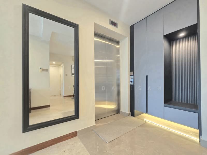 Palm Gardens, 2A Hong San Walk, 2 Bedrooms, 958 sqft, Condominium For Sale, by Taufik Batisah, 500177049 - Entrance - PropertyGuru.com.sg