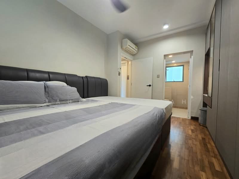 Palm Gardens, 2A Hong San Walk, 2 Bedrooms, 958 sqft, Condominium For Sale, by Taufik Batisah, 500177049 - Bedroom - PropertyGuru.com.sg