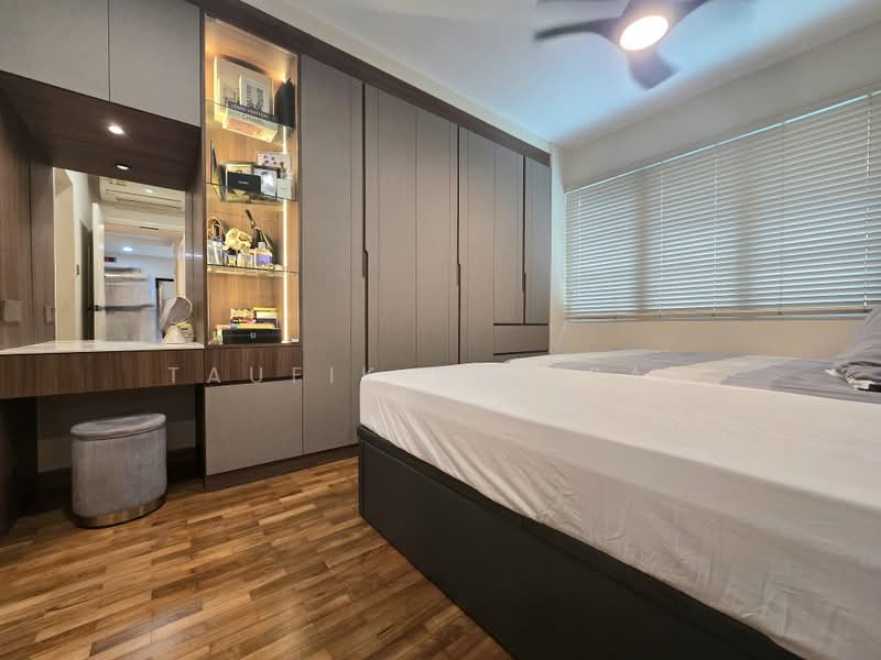 Palm Gardens, 2A Hong San Walk, 2 Bedrooms, 958 sqft, Condominium For Sale, by Taufik Batisah, 500177049 - Master Bedroom - PropertyGuru.com.sg