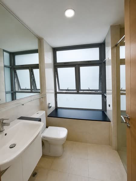 The Infiniti, 39E West Coast Park, 4 Bedrooms, 1,367 sqft, Condominium For Rent, by Jun Mak J W, 500177087 - Common Bathroom - PropertyGuru.com.sg
