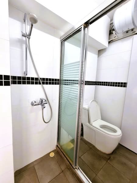 3 Holland Close, 3 Holland Close, Room Rental, 100 sqft, HDB Flat For Rent, by Rebekah Chua, 500177095 - Bathroom - PropertyGuru.com.sg