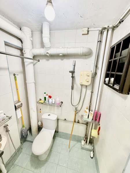 753 Yishun Street 72, 753 Yishun Street 72, 3 Bedrooms, 871 sqft, HDB Flat For Sale, by Kelvin Poh, 500177106 - Bathroom - PropertyGuru.com.sg