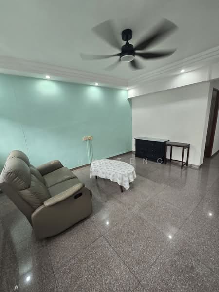 Near MRT 5 Room Immediate Move In, , 3 Bedrooms, 1,195 sqft, HDB Flat For Rent, by John Teng, 500177126 - Living Room - PropertyGuru.com.sg