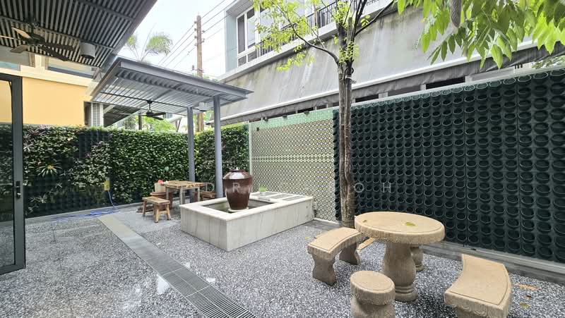 FOR SALE: Serangoon Garden Detached House, , 4 Bedrooms, 6,000 sqft, Detached House For Sale, by Tedric Poh, 500177154 - Back porch - PropertyGuru.com.sg