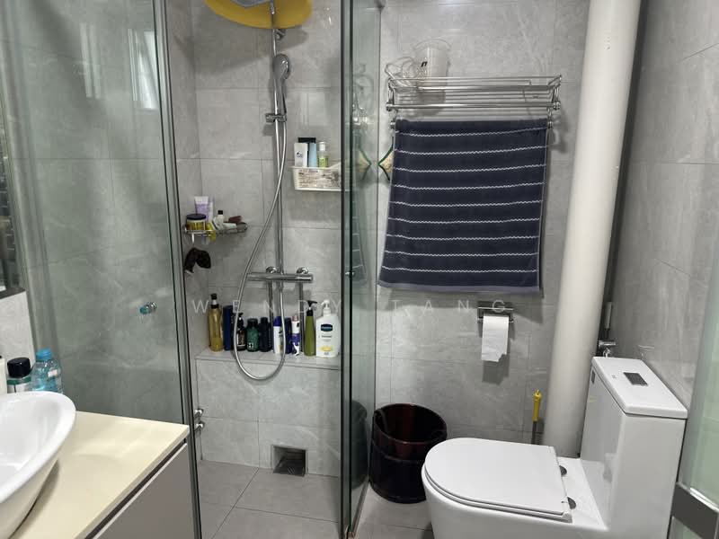 317 Serangoon Avenue 2, 317 Serangoon Avenue 2, 3 Bedrooms, 1,625 sqft, HDB Flat For Sale, by Wendy Tang, 500177164 - Bathroom - PropertyGuru.com.sg