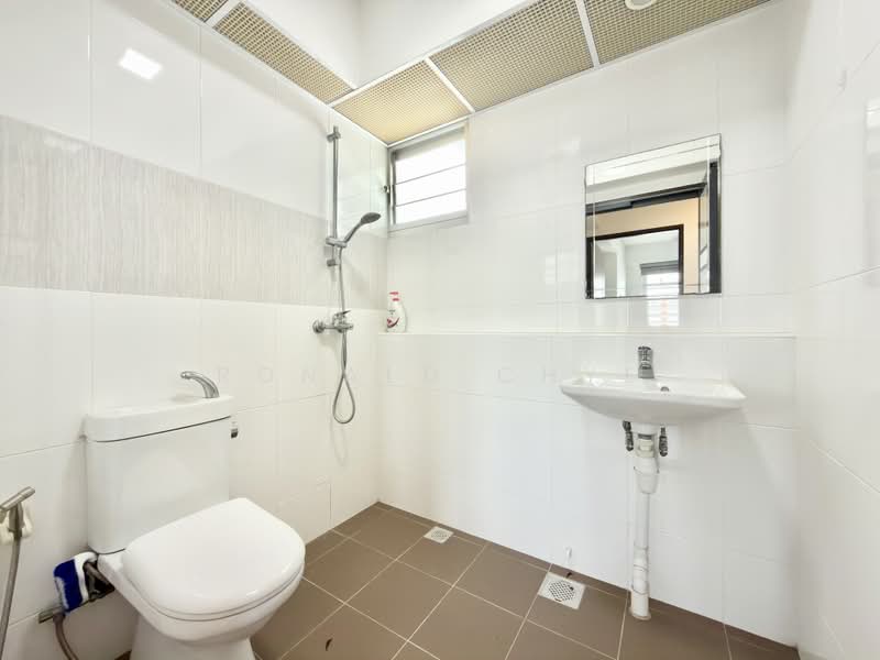 25A Saint George's Lane, 25A Saint George's Lane, 2 Bedrooms, 732 sqft, HDB Flat For Rent, by Ronald Chye, 500177214 - Bathroom - PropertyGuru.com.sg