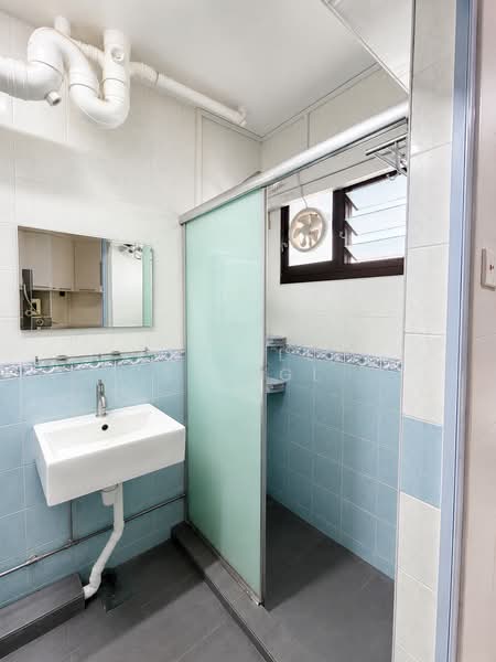 656B Jurong West Street 61, 656B Jurong West Street 61, 4 Bedrooms, 132 sqft, HDB Flat For Sale, by Puti Lee Stingl, 500177221 - Common Bathroom - PropertyGuru.com.sg