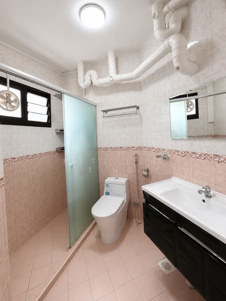 656B Jurong West Street 61, 656B Jurong West Street 61, 4 Bedrooms, 132 sqft, HDB Flat For Sale, by Puti Lee Stingl, 500177221 - Master Bathroom - PropertyGuru.com.sg