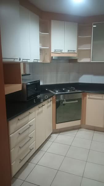 Lilydale, 550 Yishun Ave 6, 3 Bedrooms, 1,227 sqft, Condominium For Rent, by Rose Latha, 500177224 - Kitchen - PropertyGuru.com.sg