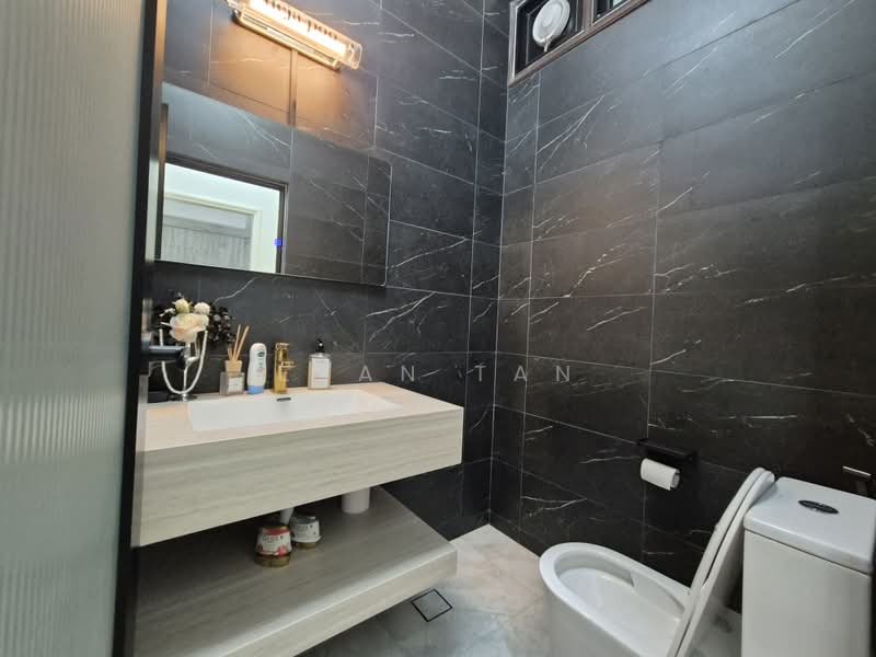 3 Storey 5 Room Terrace @ East Coast, , 5 Bedrooms, 3,940 sqft, Corner Terrace For Rent, by Evan Tan, 500177225 - Bathroom - PropertyGuru.com.sg