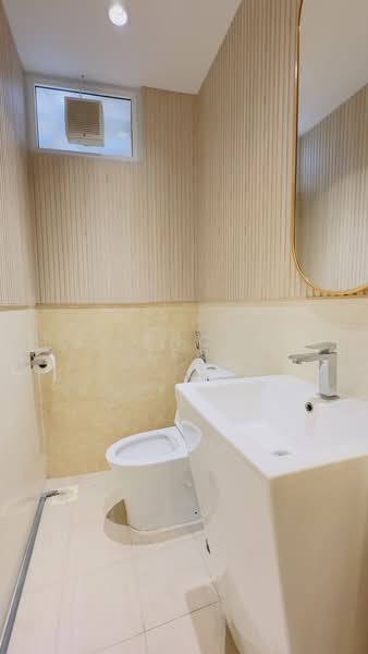 Ground Floor Shophouse Near Telok Ayer Mrt, , 900 sqft, Shop / Shophouse For Rent, by Lance Teo, 500177231 - Bathroom - CommercialGuru.com.sg