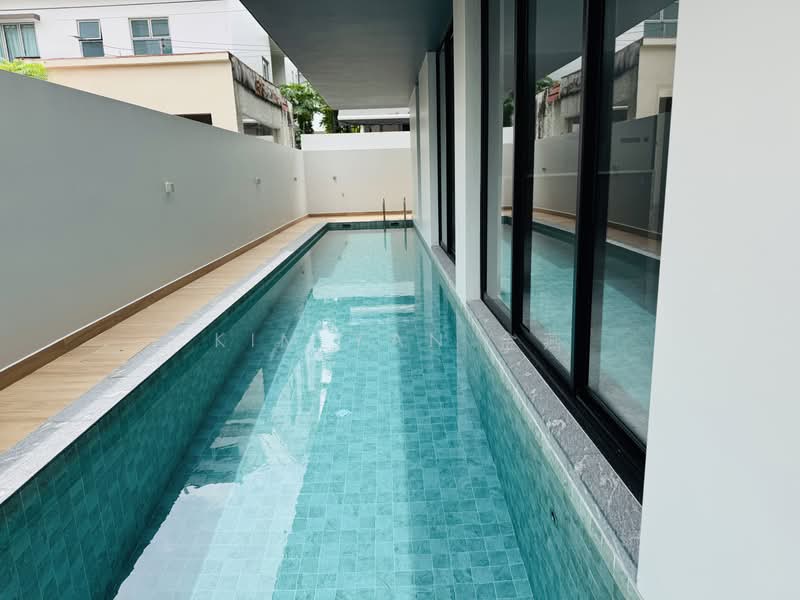 Brand New Semi-D, 4 levels with Lift and Pool, high quality interior and exterior, Serangoon Garden Estate - call 8130 3636 to view!, 6 Bedrooms, 7,460 sqft, Semi-Detached House For Sale, by Kim Yan 金燕, 500177245 - Exterior - PropertyGuru.com.sg
