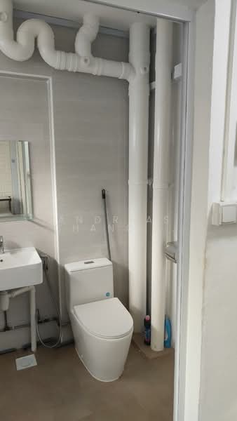 413 Choa Chu Kang Avenue 3, 413 Choa Chu Kang Avenue 3, 3 Bedrooms, 1,119 sqft, HDB Flat For Sale, by Andreas Chang Shin Ae, 500177259 - Bathroom - PropertyGuru.com.sg