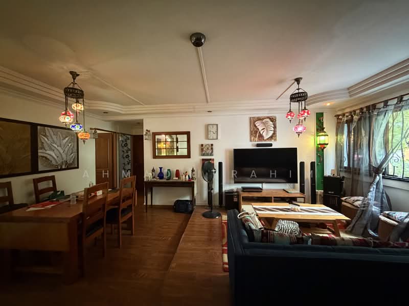 667 Hougang Avenue 4, 667 Hougang Avenue 4, 3 Bedrooms, 1,108 sqft, HDB Flat For Sale, by Ahmad Ibrahim, 500177262 - Living Room - PropertyGuru.com.sg