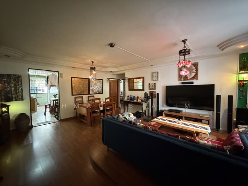 667 Hougang Avenue 4, 667 Hougang Avenue 4, 3 Bedrooms, 1,108 sqft, HDB Flat For Sale, by Ahmad Ibrahim, 500177262 - Living Room - PropertyGuru.com.sg