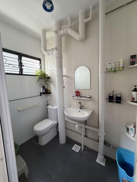 667 Hougang Avenue 4, 667 Hougang Avenue 4, 3 Bedrooms, 1,108 sqft, HDB Flat For Sale, by Ahmad Ibrahim, 500177262 - Bathroom - PropertyGuru.com.sg