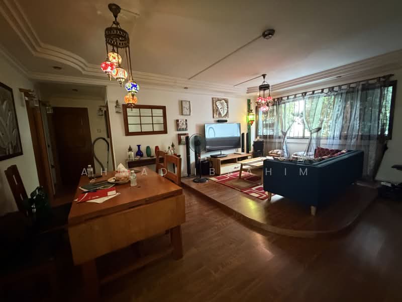 667 Hougang Avenue 4, 667 Hougang Avenue 4, 3 Bedrooms, 1,108 sqft, HDB Flat For Sale, by Ahmad Ibrahim, 500177262 - Living Room - PropertyGuru.com.sg