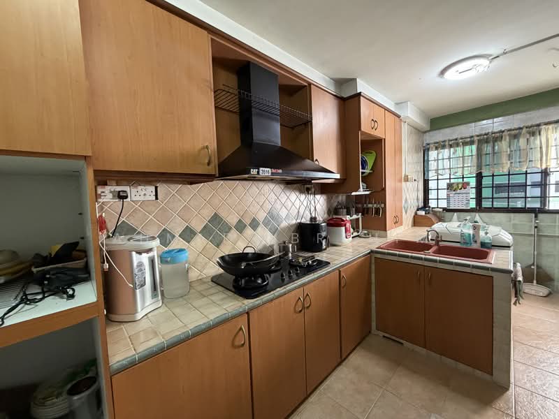 667 Hougang Avenue 4, 667 Hougang Avenue 4, 3 Bedrooms, 1,108 sqft, HDB Flat For Sale, by Ahmad Ibrahim, 500177262 - Kitchen - PropertyGuru.com.sg