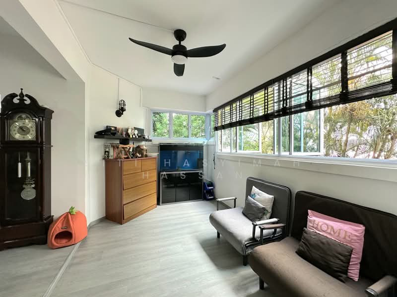 444 Jurong West Avenue 1, 444 Jurong West Avenue 1, 3 Bedrooms, 1,453 sqft, HDB Flat For Sale, by Siti Hasyimah Hassan, 500177263 - Living Room - PropertyGuru.com.sg