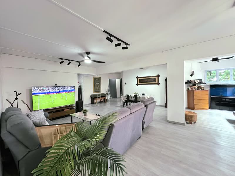 444 Jurong West Avenue 1, 444 Jurong West Avenue 1, 3 Bedrooms, 1,453 sqft, HDB Flat For Sale, by Siti Hasyimah Hassan, 500177263 - Living Room - PropertyGuru.com.sg