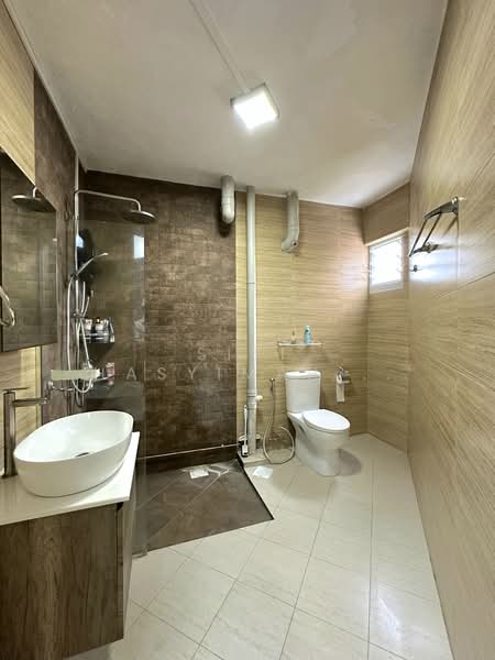 444 Jurong West Avenue 1, 444 Jurong West Avenue 1, 3 Bedrooms, 1,453 sqft, HDB Flat For Sale, by Siti Hasyimah Hassan, 500177263 - Bathroom - PropertyGuru.com.sg