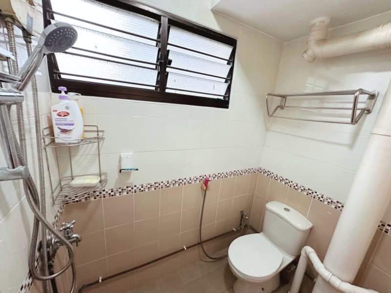 403 Jurong West Street 42, 403 Jurong West Street 42, 3 Bedrooms, 1,140 sqft, HDB Flat For Sale, by Sitimas Senin, 500177279 - Bathroom - PropertyGuru.com.sg