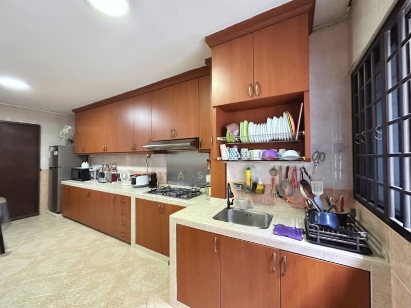 403 Jurong West Street 42, 403 Jurong West Street 42, 3 Bedrooms, 1,140 sqft, HDB Flat For Sale, by Sitimas Senin, 500177279 - Kitchen - PropertyGuru.com.sg