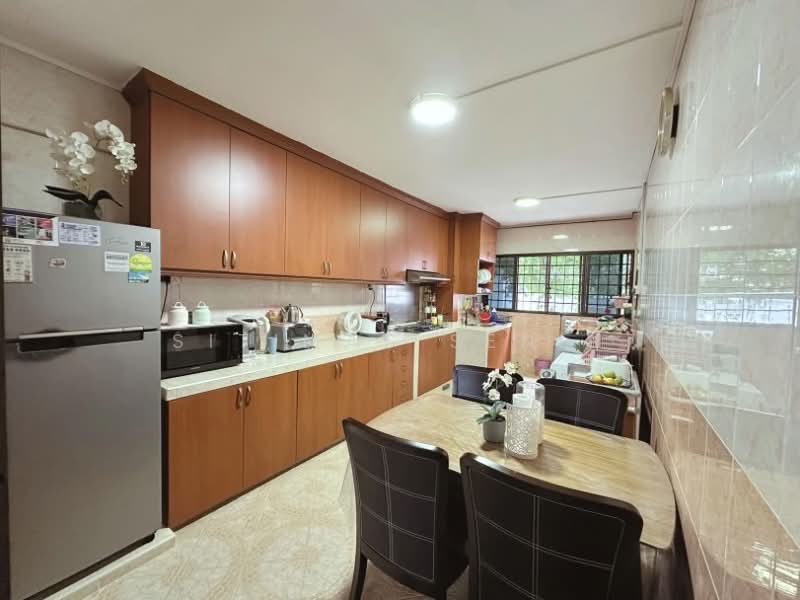 403 Jurong West Street 42, 403 Jurong West Street 42, 3 Bedrooms, 1,140 sqft, HDB Flat For Sale, by Sitimas Senin, 500177279 - Kitchen - PropertyGuru.com.sg