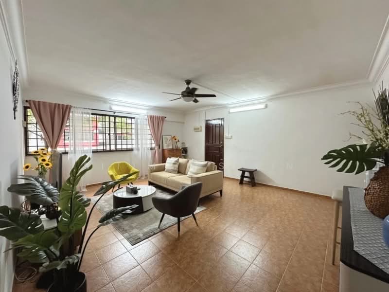 403 Jurong West Street 42, 403 Jurong West Street 42, 3 Bedrooms, 1,140 sqft, HDB Flat For Sale, by Sitimas Senin, 500177279 - Living Room - PropertyGuru.com.sg