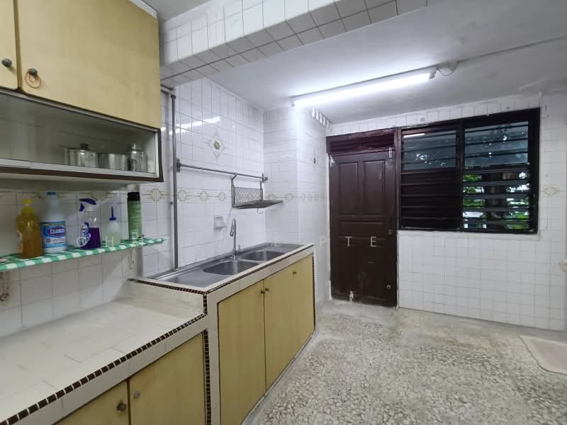 168 Stirling Road, 168 Stirling Road, 2 Bedrooms, 646 sqft, HDB Flat For Sale, by EVON NG, 500177280 - Kitchen - PropertyGuru.com.sg