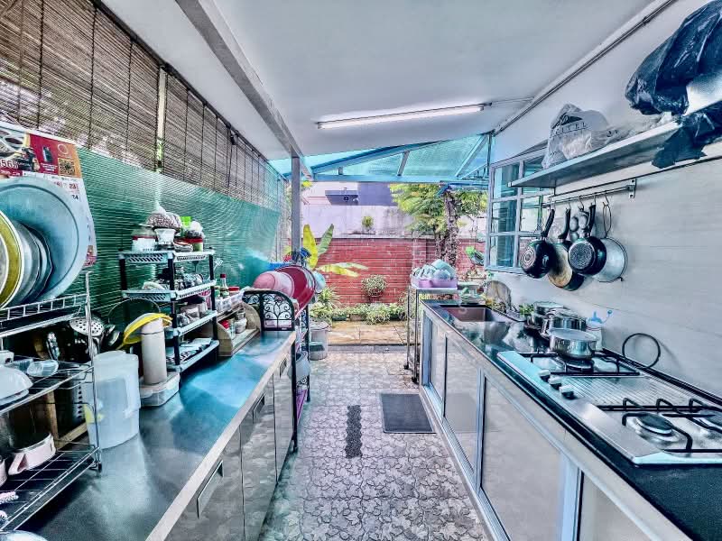 Yong Seng Estate, Jalan Senang, 6 Bedrooms, 3,500 sqft, Terraced House For Sale, by Tham Mei See, 500177285 - Kitchen - PropertyGuru.com.sg