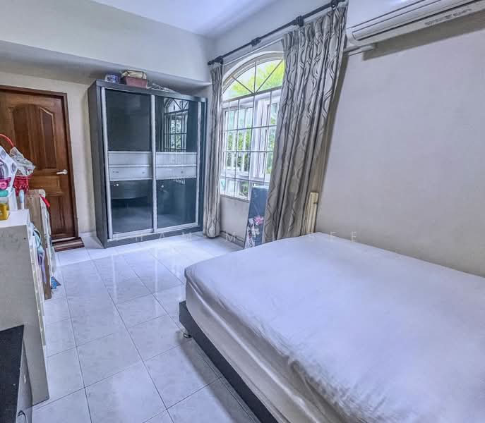 Yong Seng Estate, Jalan Senang, 6 Bedrooms, 3,500 sqft, Terraced House For Sale, by Tham Mei See, 500177285 - Bedroom - PropertyGuru.com.sg