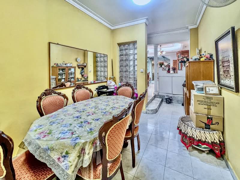 Yong Seng Estate, Jalan Senang, 6 Bedrooms, 3,500 sqft, Terraced House For Sale, by Tham Mei See, 500177285 - Dining Room - PropertyGuru.com.sg