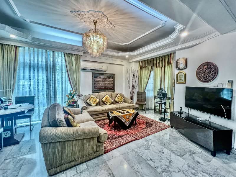 Yong Seng Estate, Jalan Senang, 6 Bedrooms, 3,500 sqft, Terraced House For Sale, by Tham Mei See, 500177285 - Living Room - PropertyGuru.com.sg