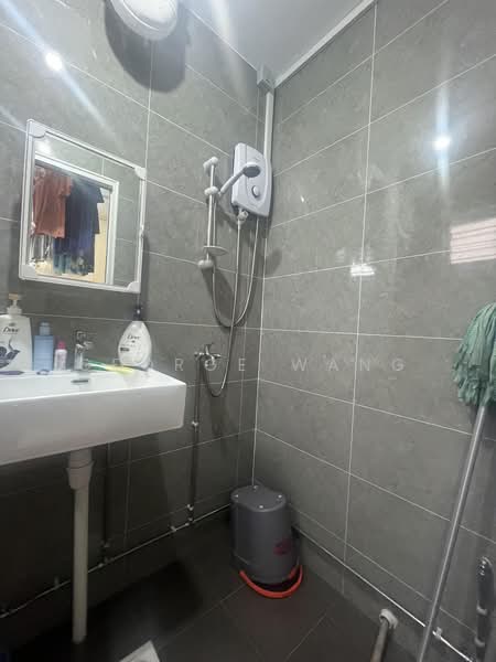 838 Jurong West Street 81, 838 Jurong West Street 81, 3 Bedrooms, 1,119 sqft, HDB Flat For Sale, by George Wang, 500177288 - Bathroom - PropertyGuru.com.sg