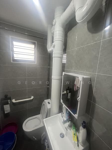 838 Jurong West Street 81, 838 Jurong West Street 81, 3 Bedrooms, 1,119 sqft, HDB Flat For Sale, by George Wang, 500177288 - Bathroom - PropertyGuru.com.sg