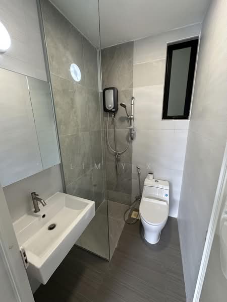 Eastpoint Green, 1 Simei Street 3, 2 Bedrooms, 904 sqft, Condominium For Rent, by Lim Y X, 500177292 - Bathroom - PropertyGuru.com.sg