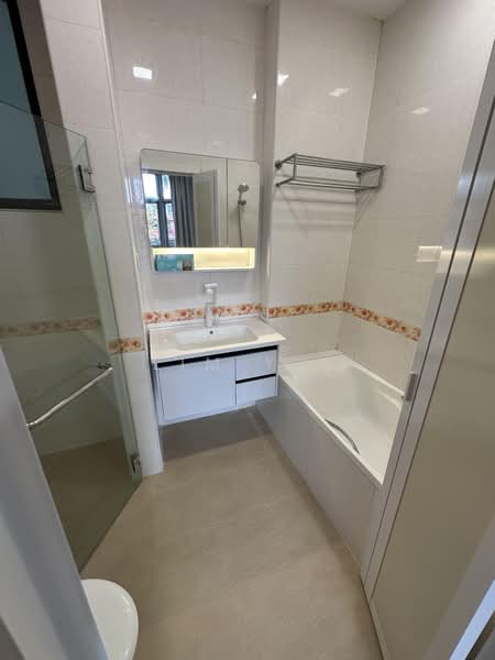 Eastpoint Green, 1 Simei Street 3, 2 Bedrooms, 904 sqft, Condominium For Rent, by Lim Y X, 500177292 - Bathroom - PropertyGuru.com.sg