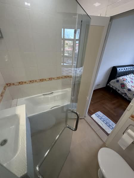 Eastpoint Green, 1 Simei Street 3, 2 Bedrooms, 904 sqft, Condominium For Rent, by Lim Y X, 500177292 - Bathroom - PropertyGuru.com.sg