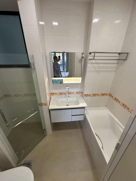 Eastpoint Green, 1 Simei Street 3, 2 Bedrooms, 904 sqft, Condominium For Rent, by Lim Y X, 500177292 - Bathroom - PropertyGuru.com.sg