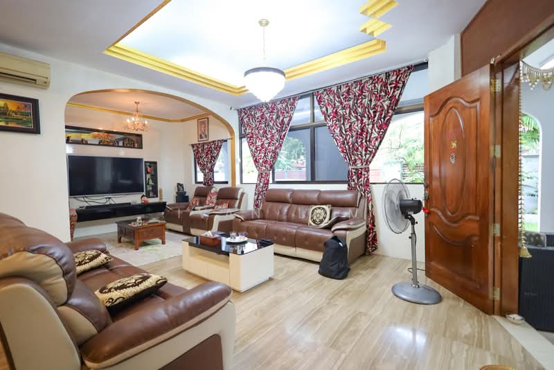 Detached House Near Nex Shopping Mall, , 4 Bedrooms, 3,800 sqft, Detached House For Sale, by Ivan Lam, 500177307 - Living Room - PropertyGuru.com.sg