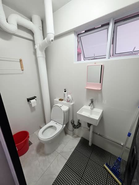 855 Woodlands Street 83, 855 Woodlands Street 83, Room Rental, 107 sqft, HDB Flat For Rent, by Wilson Lim, 500177337 - Bathroom - PropertyGuru.com.sg